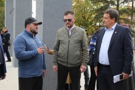 Депутаты проинспектировали сквер «Дружба»